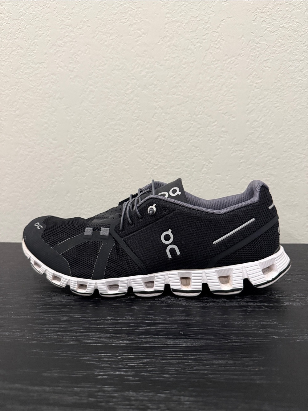 Women’s Size 11 On Running Cloudrunner Black and White Athletic Shoes Training